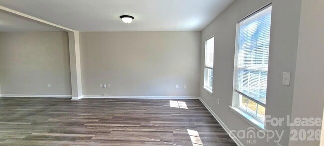 Building Photo - 4539 Springview Rd