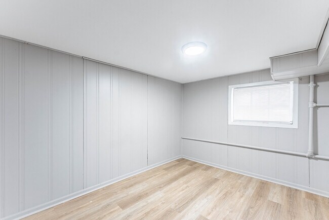 Building Photo - 2557 N Lockwood Ave