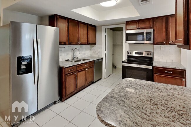 Foto del edificio - 7413 Waterway Dr