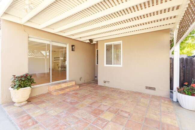 Foto del edificio - 13921 Hesby St