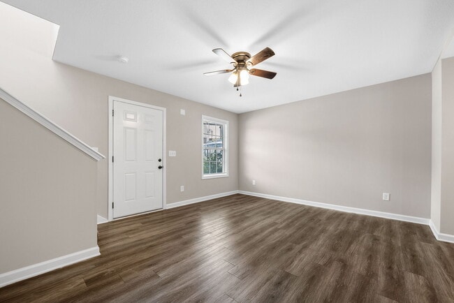 Building Photo - 428 Glenstone Springs Dr