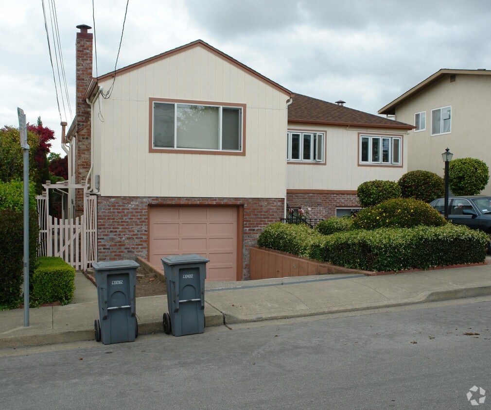 Primary Photo - 170 Lewis Ave