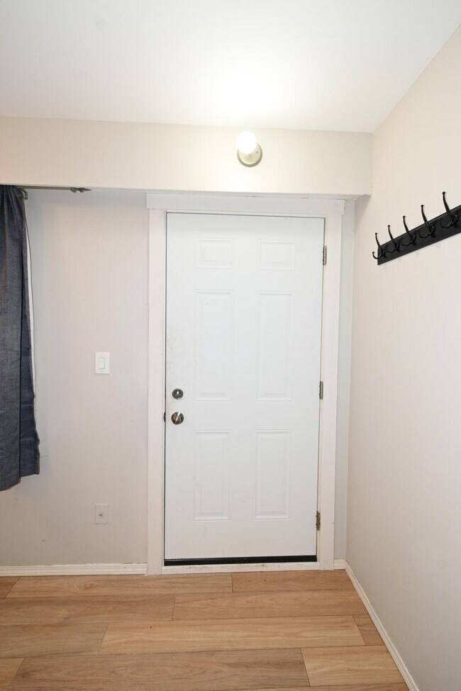 Building Photo - 1 bedroom in Prince George BC V2L 5L5