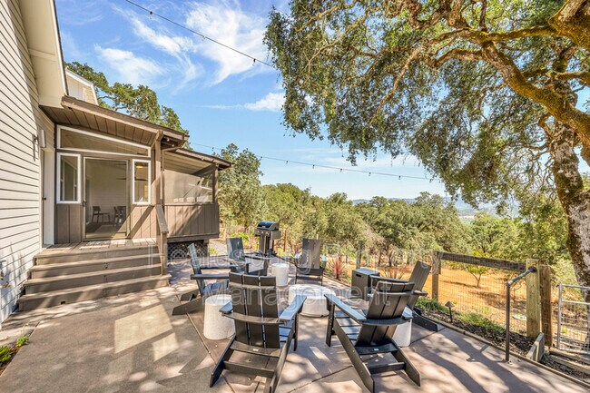 Foto del edificio - 30900 Pine Mountain Rd
