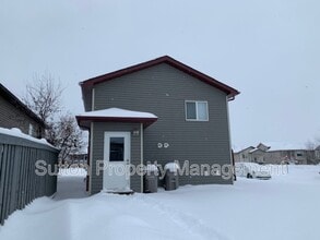 Building Photo - 7425 Westpointe Dr