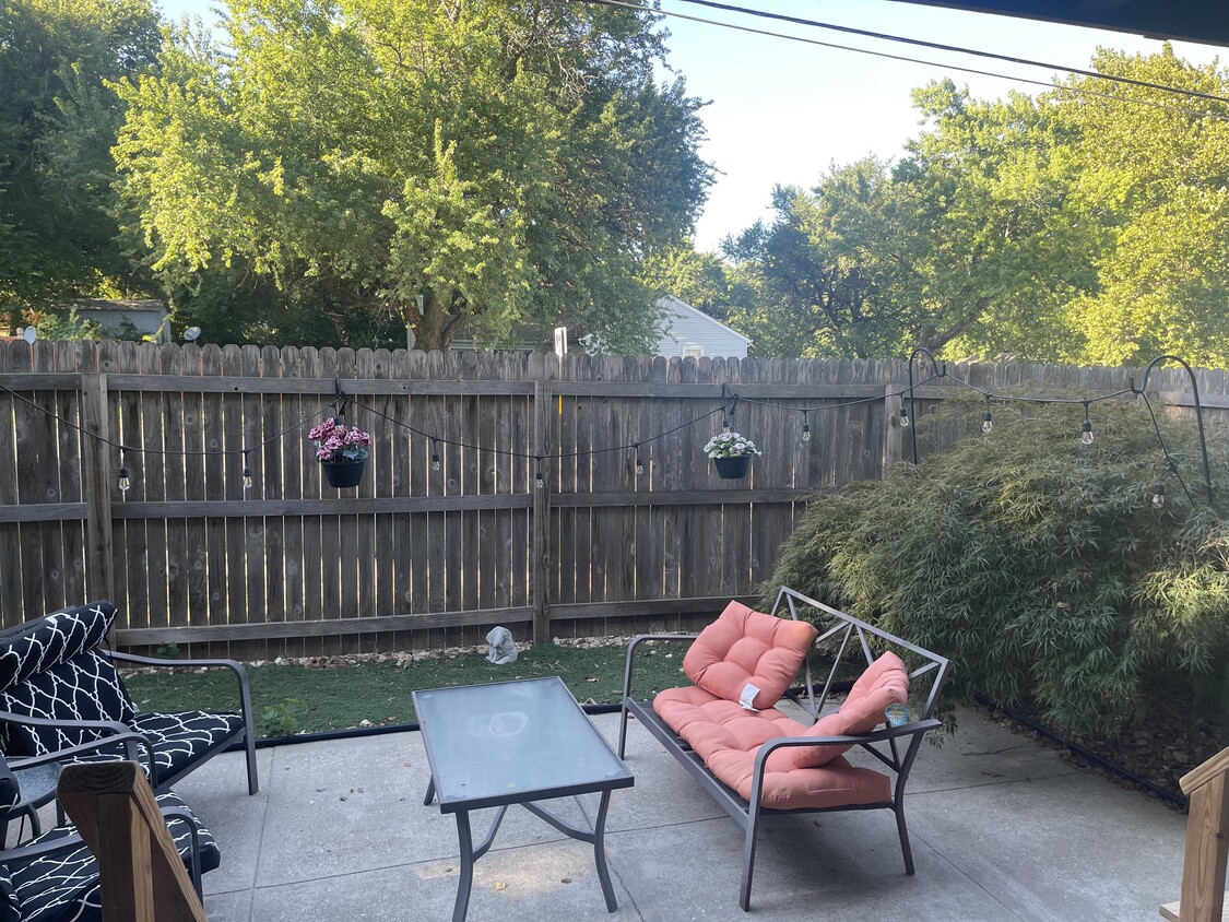 Patio - 8718 Metcalf Ave