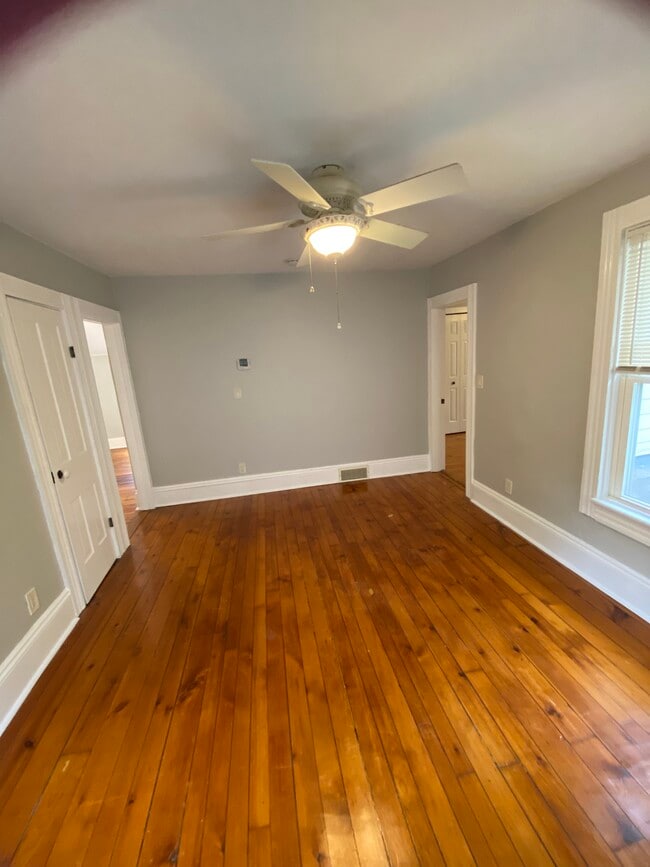 Building Photo - 1832 W 48th St