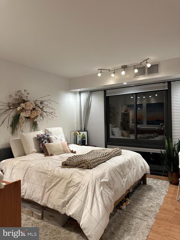 Foto del edificio - 1530 Key Blvd