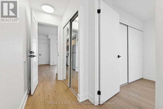 Building Photo - 1245 Bayly St