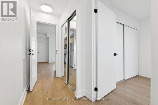 Photo du bâtiment - 1245 Bayly St