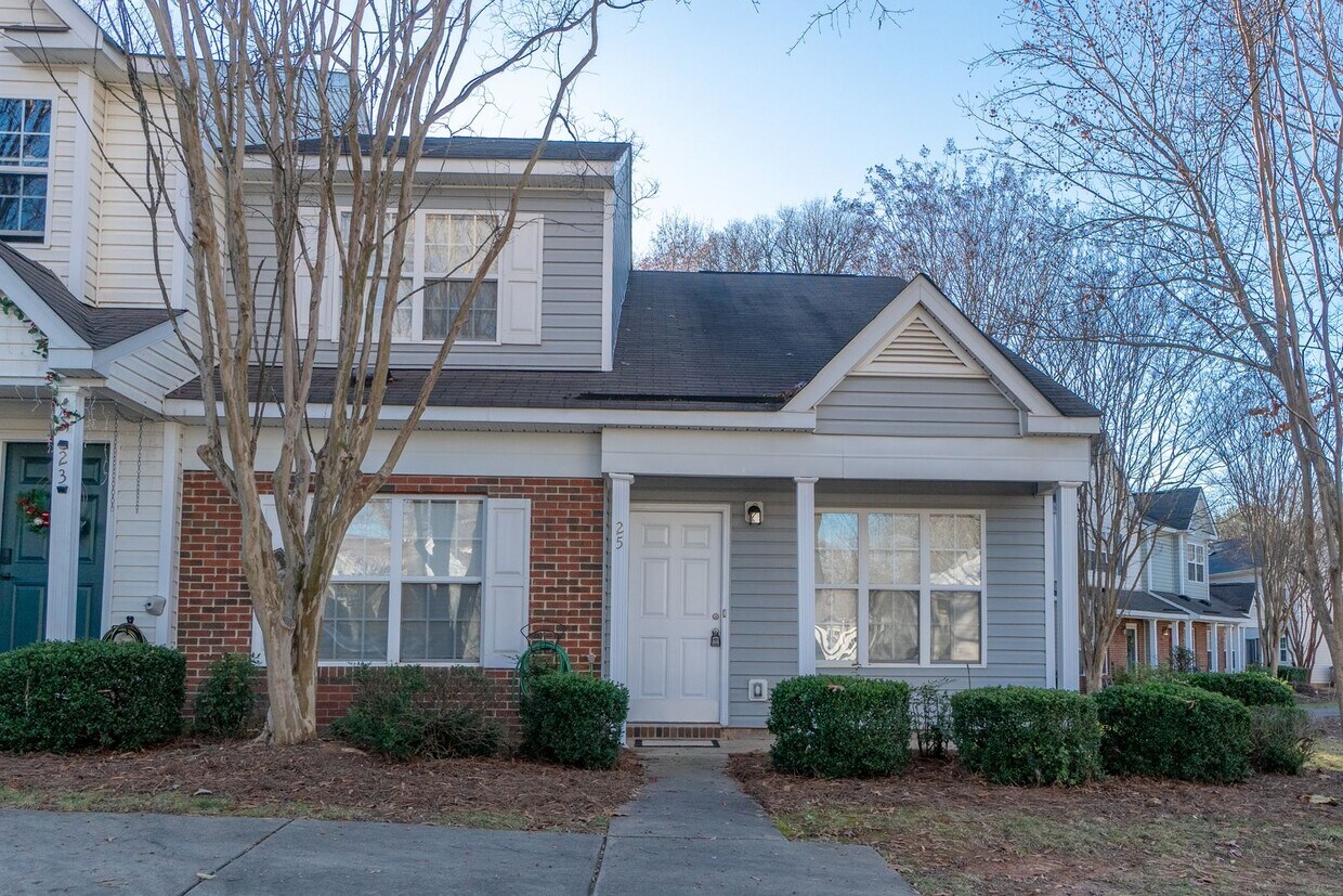 Contemporary 3Bed, 2.5Bath Townhome in P... House Rental in