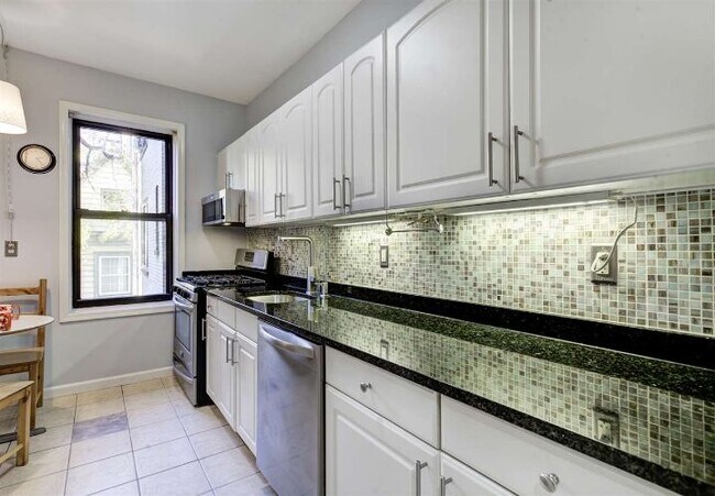 Foto del edificio - 107 Kensington Ave