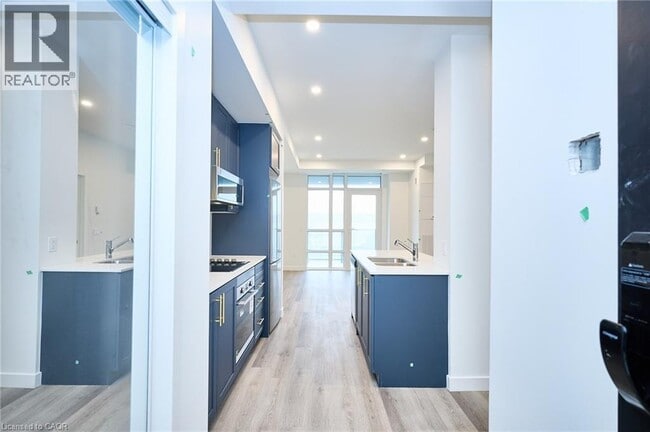 Building Photo - 461 Green Rd