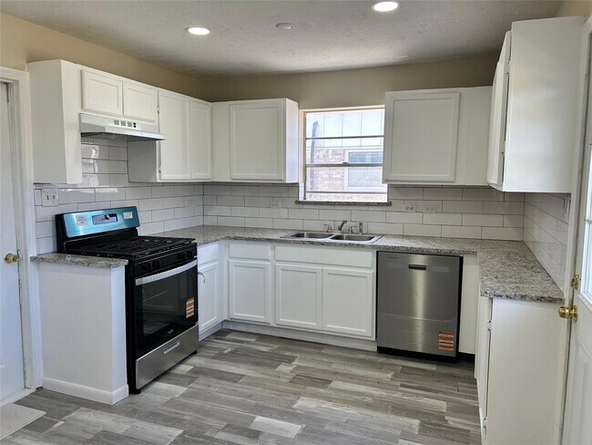 Foto del edificio - 3822 Ebbtide Dr