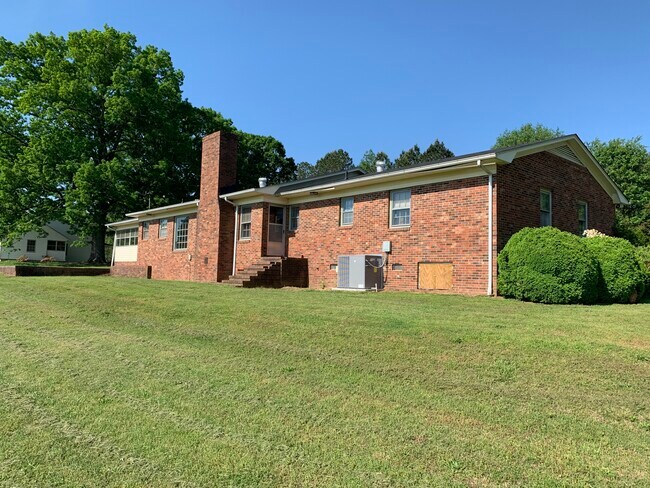 Building Photo - 132 Kings Garden Ln