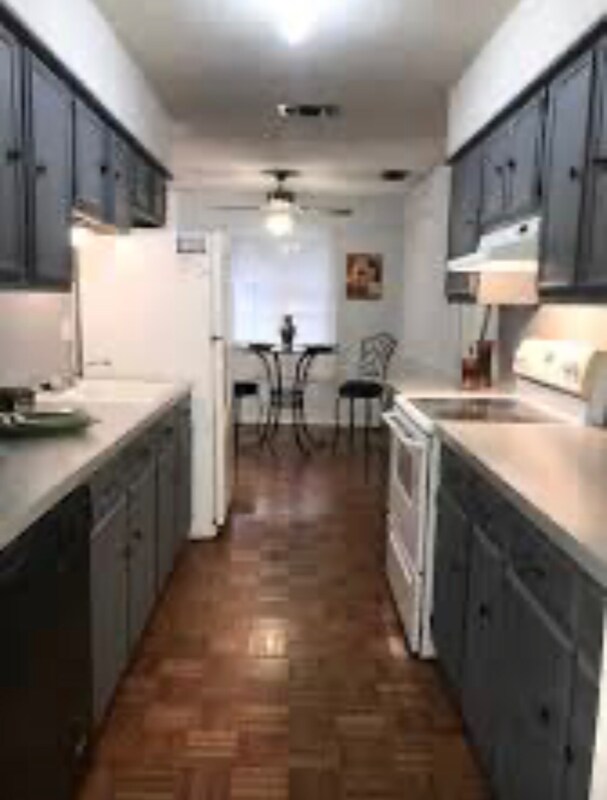 Building Photo - 7418 Meadow Cliff St