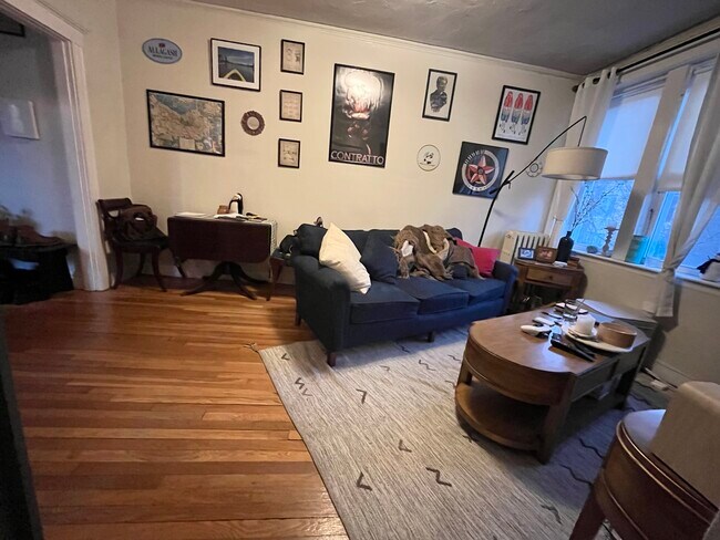 Sala de estar de noche - 170 Kelton St