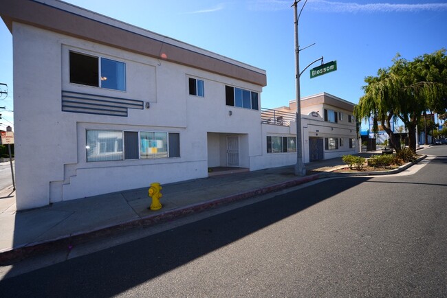 Sea Air - Front Exterior - Sea Air Apartments