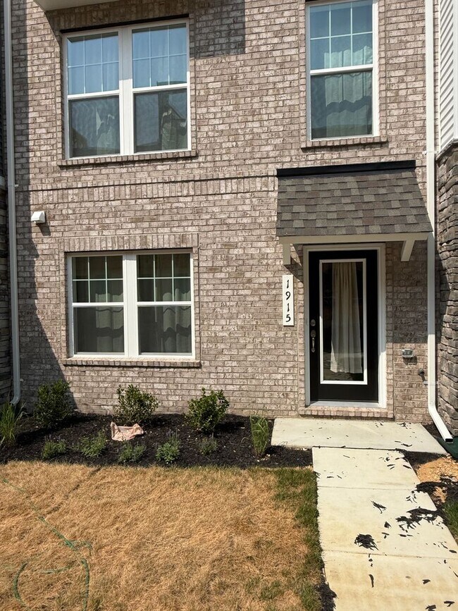 Foto del edificio - Luxury 3BR Townhome in Shipley Homestead | Quartz Kitchen, Fireplace & 2-Car Garage