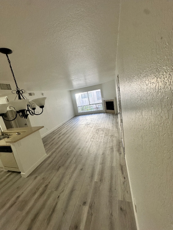 Foto principal - 15009 Moorpark St