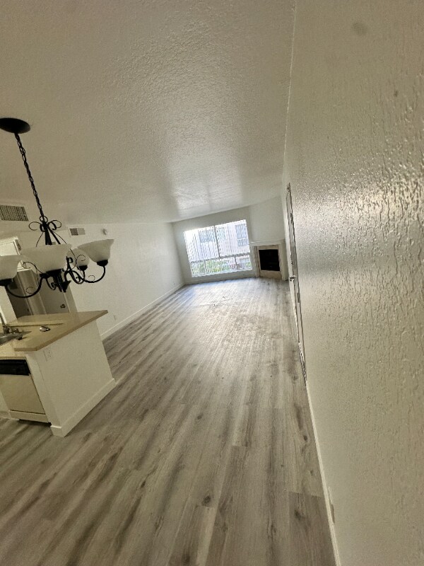 Building Photo - 15009 Moorpark St