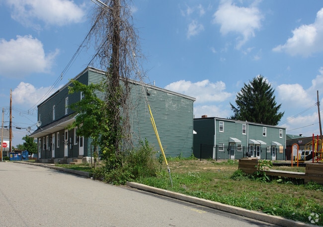 Building Photo - 634-636 1/2 Reed St
