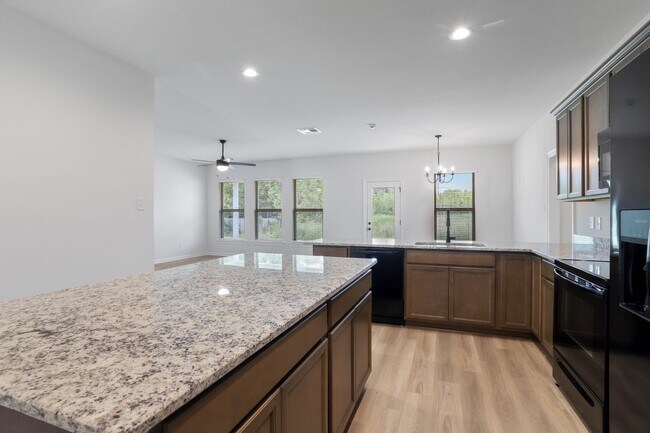 Foto del edificio - 13615 Ball Park Rd