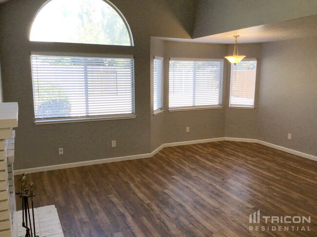 Building Photo - 531 Robin Dr