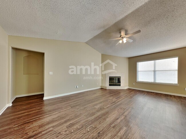 Foto del edificio - 711 Camp Francis Johnson Rd