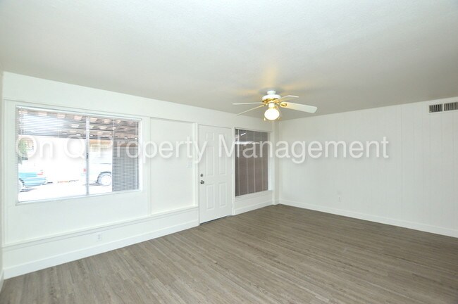Building Photo - 619 E Marilyn Ave