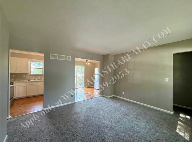 Foto del edificio - Wonderful Ranch Home in KCMO-Available NOW!!