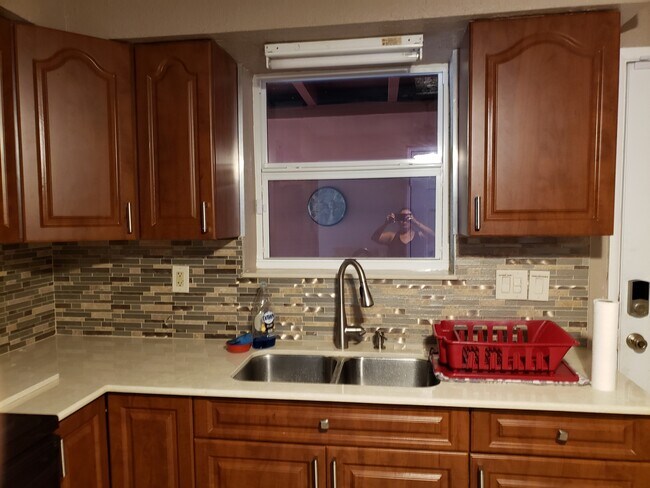 Kitchen with natural quartz stone - 433 SE 5th St