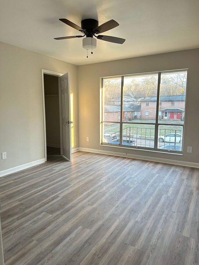 Building Photo - Brick Quadplex 2/1 in East Lake
