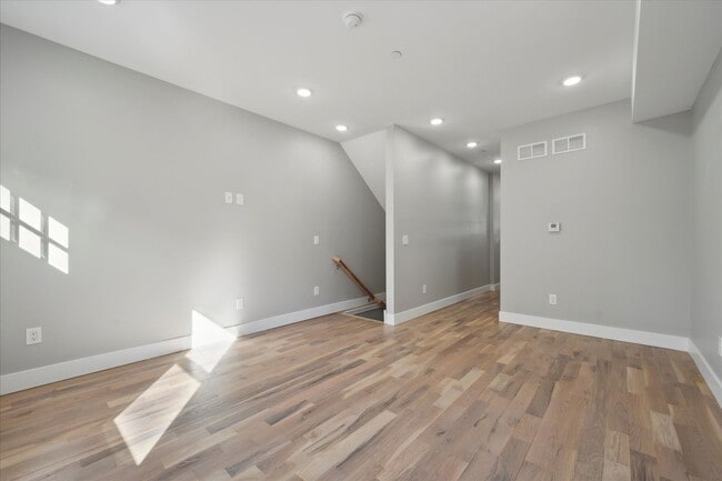 Building Photo - 5412 Delancey St