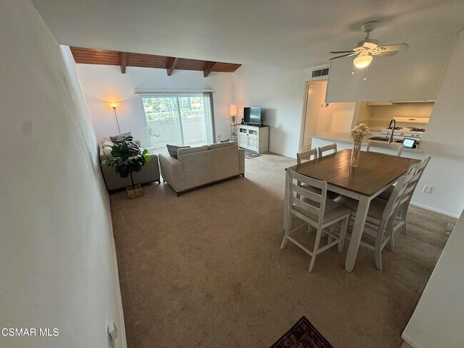 Foto del edificio - 10331 Lindley Ave