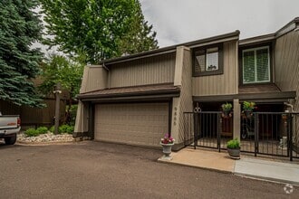 Building Photo - 9866 E Maplewood Cir