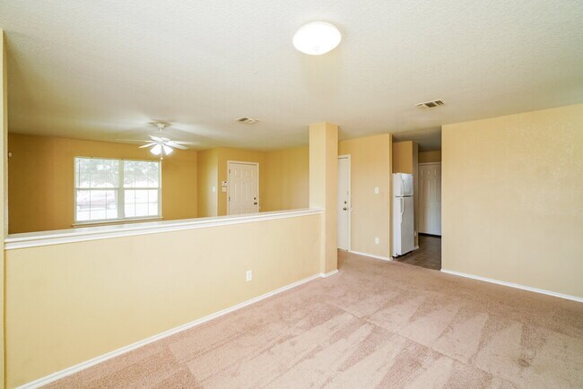 Foto del edificio - 8007 Heights Valley