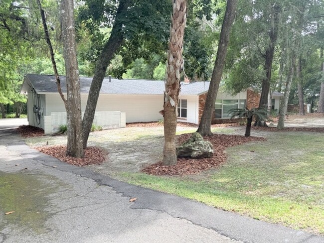 Building Photo - Upgraded 4BR/3.5BA Pool Home in Prestigiou...