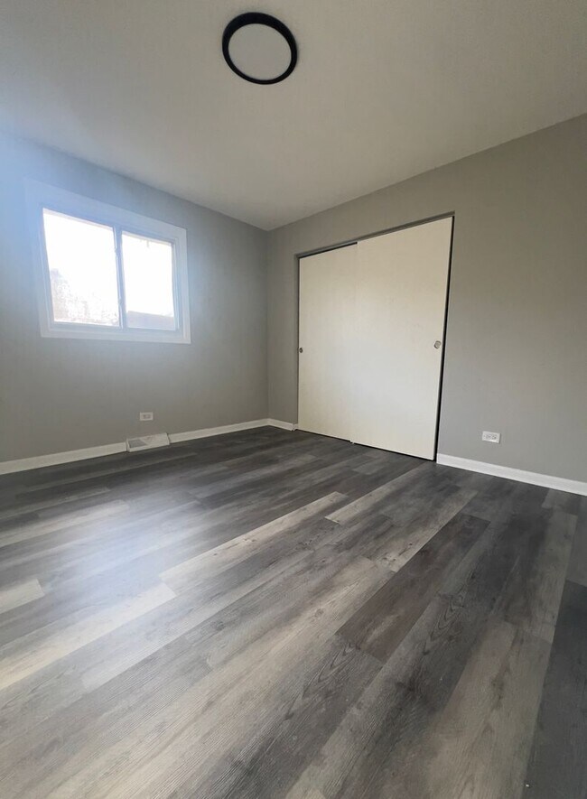 Foto del edificio - Beautiful and spacious 3 Bedroom 1 Bath House in Calumet City, IL MUST SEE