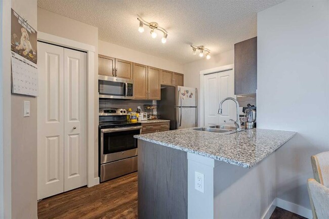 Building Photo - 20 Kincora Glen Rise NW