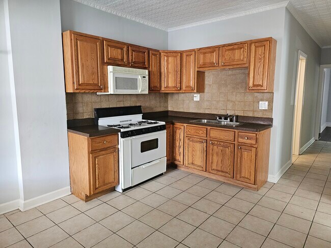 Building Photo - 1444 N Avers Ave
