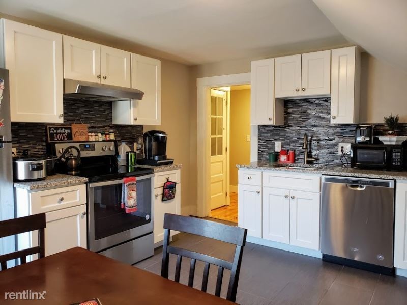 98 Quinapoxet St, Holden, MA 01522 Room for Rent in Holden, MA