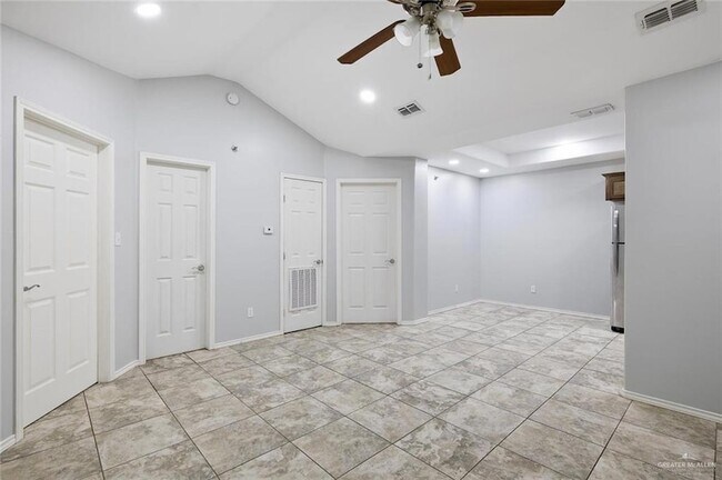 Foto del edificio - 416 E 5th St