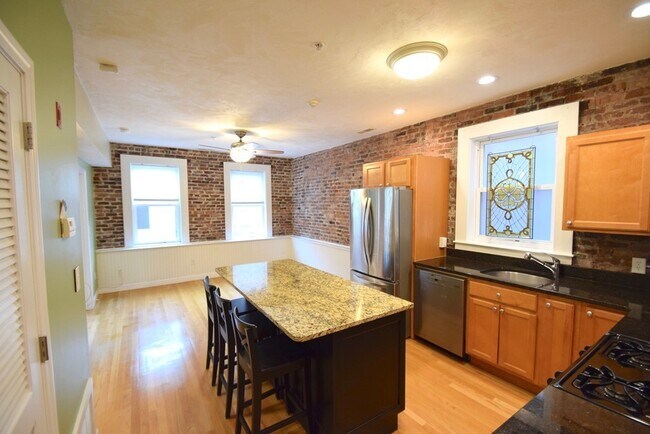 Foto del edificio - 172 Cottage St