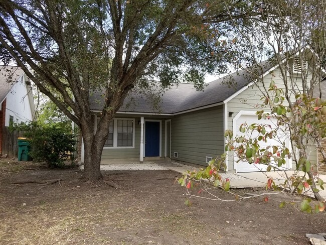 Foto del edificio - 9209-9209 Shadow Crest Dr