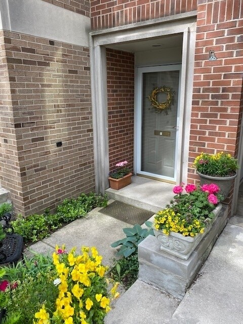Foto del edificio - 2304 N Lakewood Ave