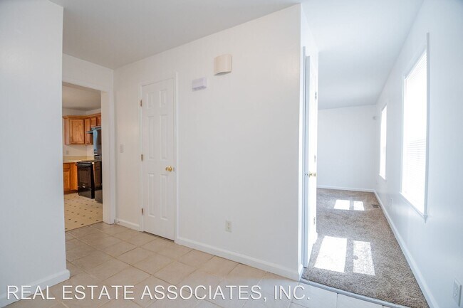 Building Photo - 3 br, 2.5 bath House - 903 Elmira Avenue