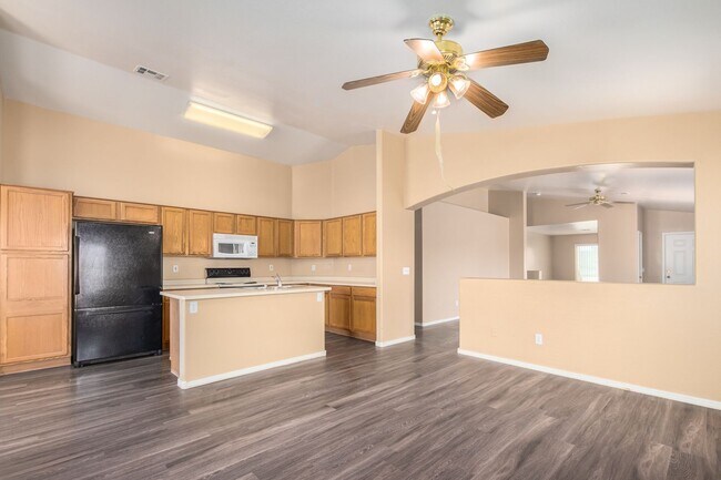 Foto del edificio - 3 Bedroom 2 Bathroom home in great Surpris...