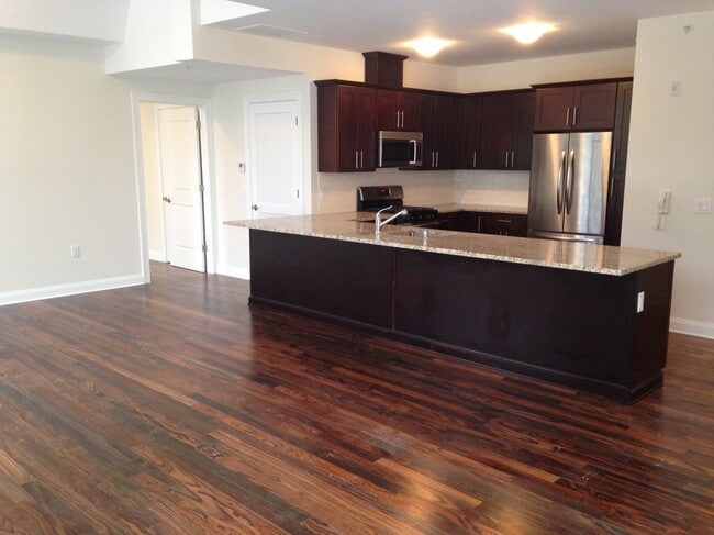 Building Photo - 40 Russell Ave