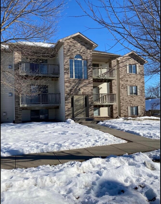 2860 Coral Ct Unit 302, Coralville, IA 52241 Condo for Rent in